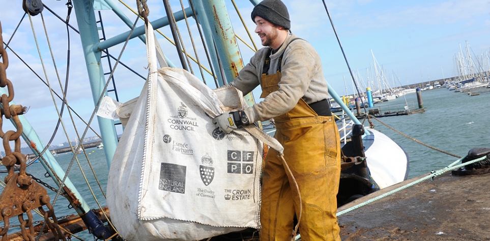 Photo: Fishing for Litter